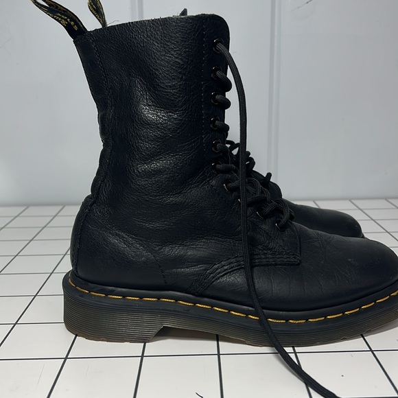 Dr Marten 1490 size 6 (UK 4) 10 eye Black Virginia Leather Boots - Picture 4 of 10